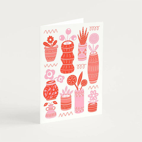 Tarjeta de felicitación con macetas y plantas rojas